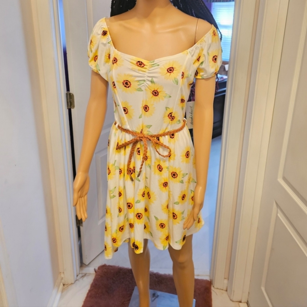 Derek Heart White Off-Shoulder Sunflower Mini Dress - Yellow Floral